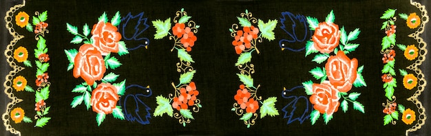 Ukážka viacerých vyšívaných panelov